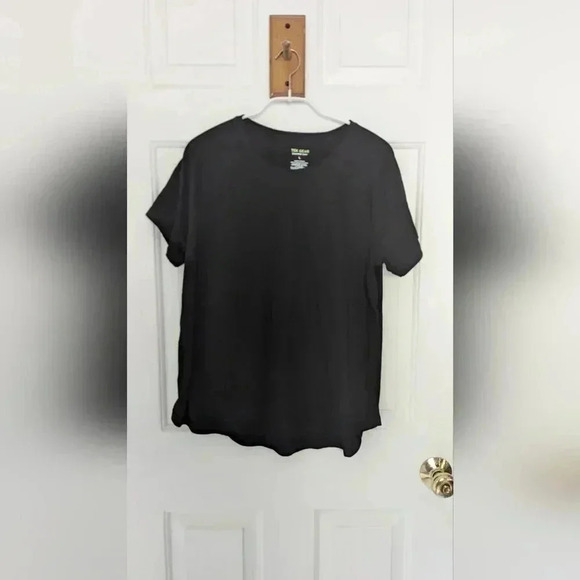 Tek Gear Black Essential Gear Women's Crewneck Size Large Shirt (EUC) - Picture 3 of 11